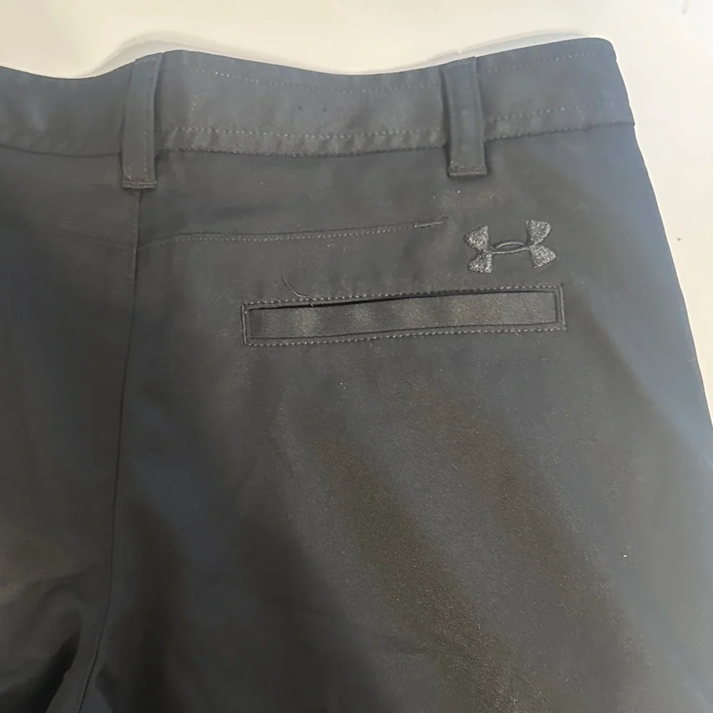 Under Armour Black Flat Front Men's Shorts - Picture 4 of 4